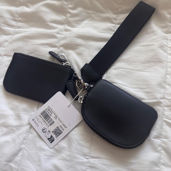 20-25🆕🖤 Lululemon Dual Pouch Wristlet Cactus “Leather” - Black/Silver - Picture 3 of 6
